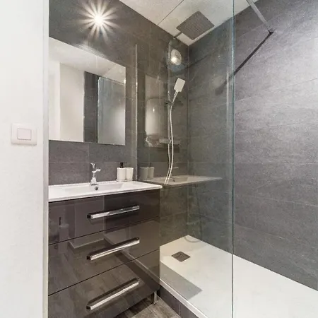 With Semi-open Bedroom Near Part-dieu & Tram Appartement Lyon