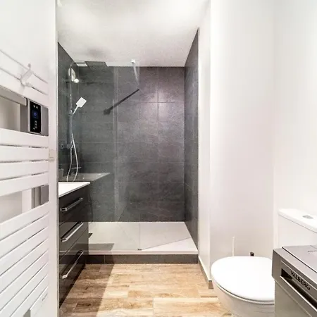 Daire With Semi-open Bedroom Near Part-dieu & Tram Lyon